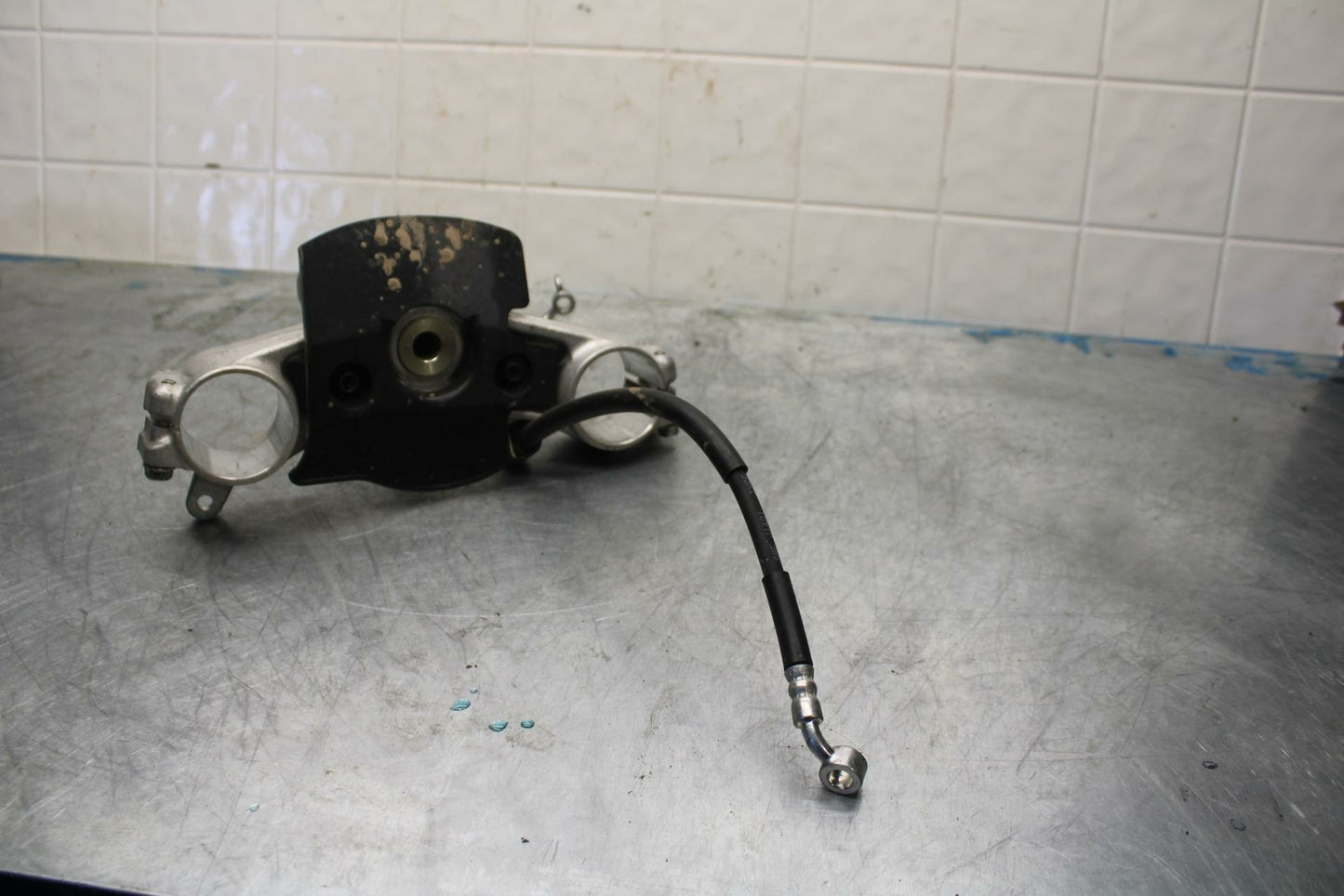 2012 Suzuki GSXR600 /750 FRONT FORKS CLAMP LOWER TRIPLE TREE STEM BB417