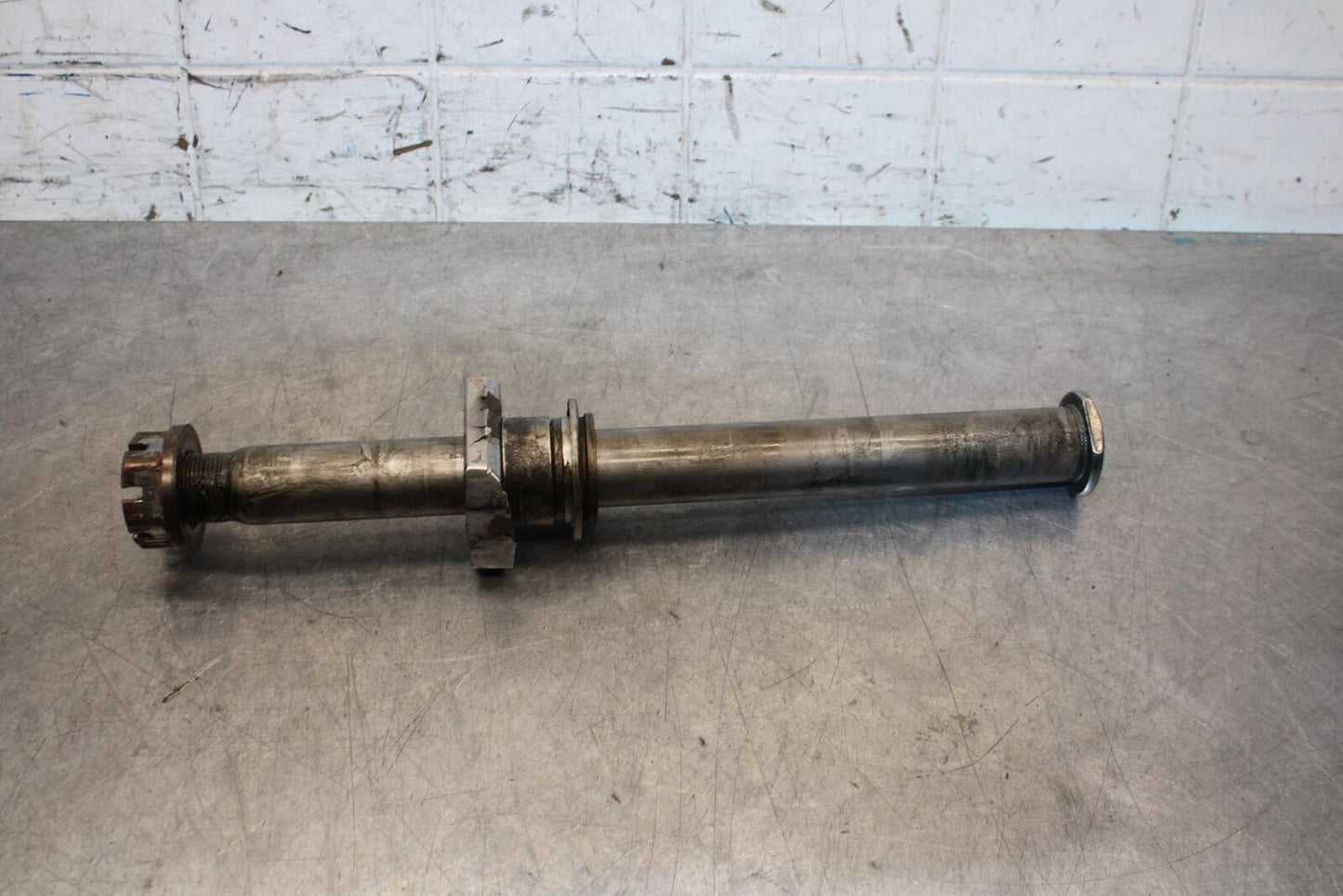 2001 Suzuki GSXR750 REAR AXLE BACK WHEEL RIM PIVOT BOLT AXEL 64711-33E10 BB553