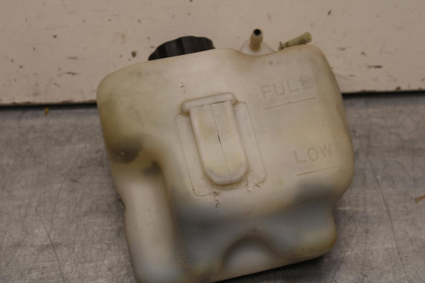 1998 Yamaha Vmax 1200 VMX1200 COOLANT WATER TANK RESERVOIR BOTTLE BB620