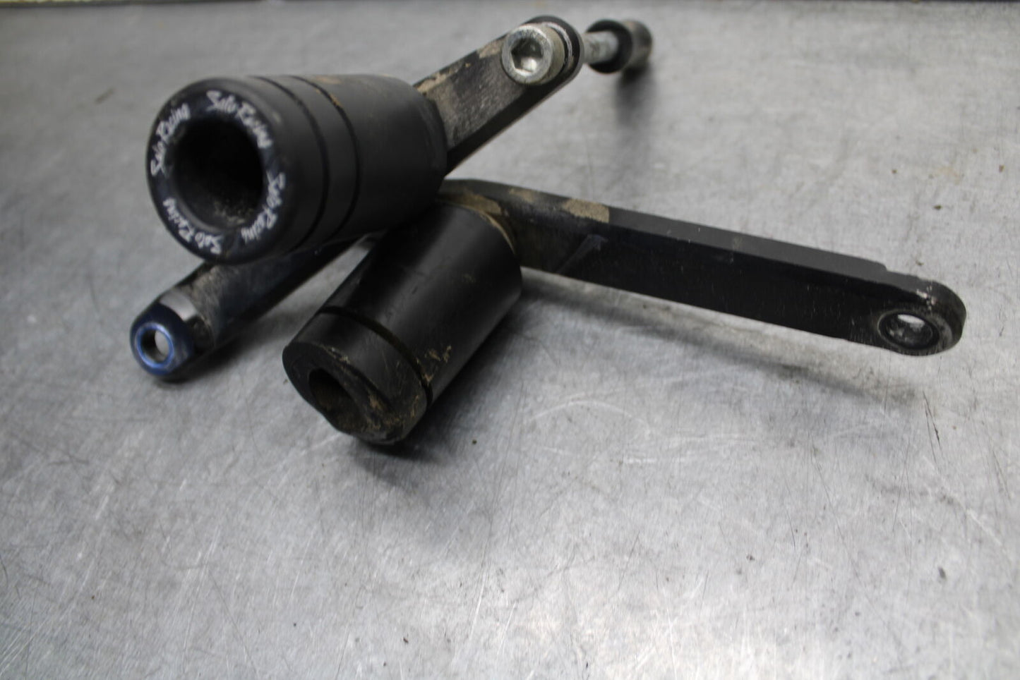 09-11 TRIUMPH DAYTONA 675 AFTERMARKET FRAME SLIDERS SET BB652