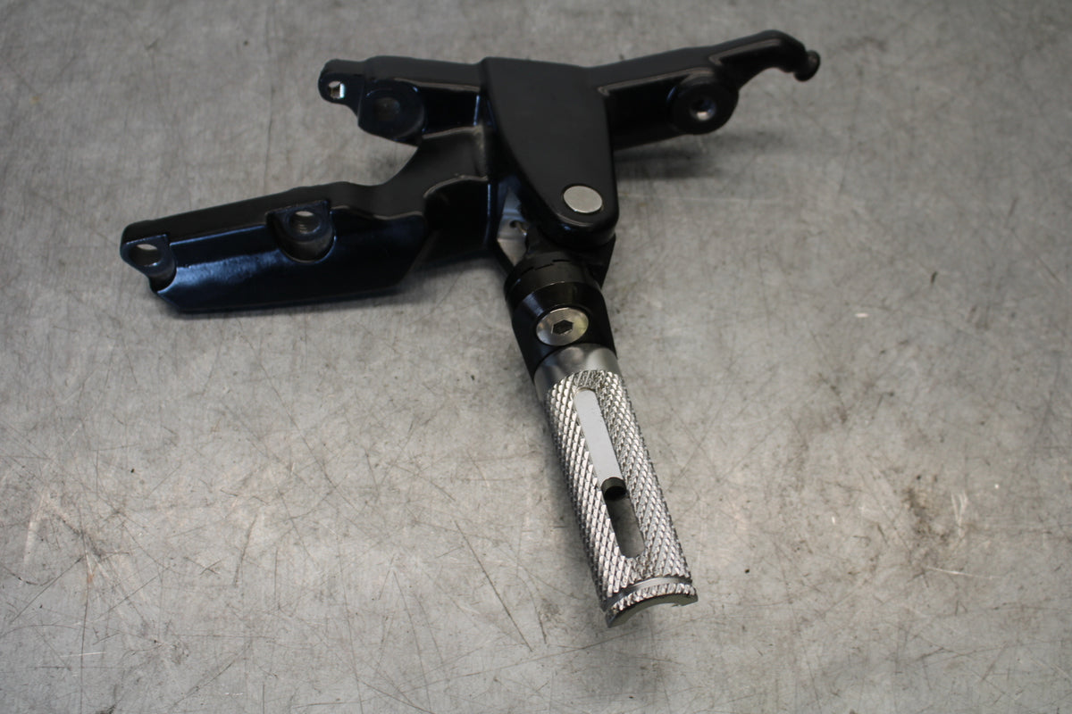 19-21 TRIUMPH SPEED TWIN 1200 RIGHT REARSET REAR SET DRIVER FOOT PEG BB653