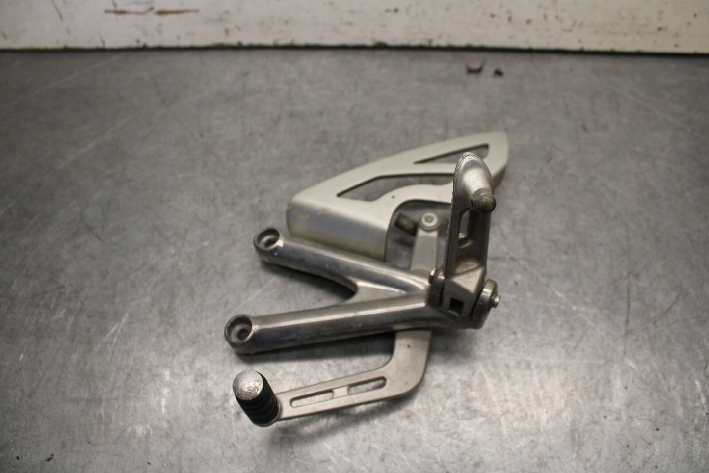 09-11 TRIUMPH DAYTONA 675 LEFT REARSET REAR SET FOOT PEG W SHIFTER BB652