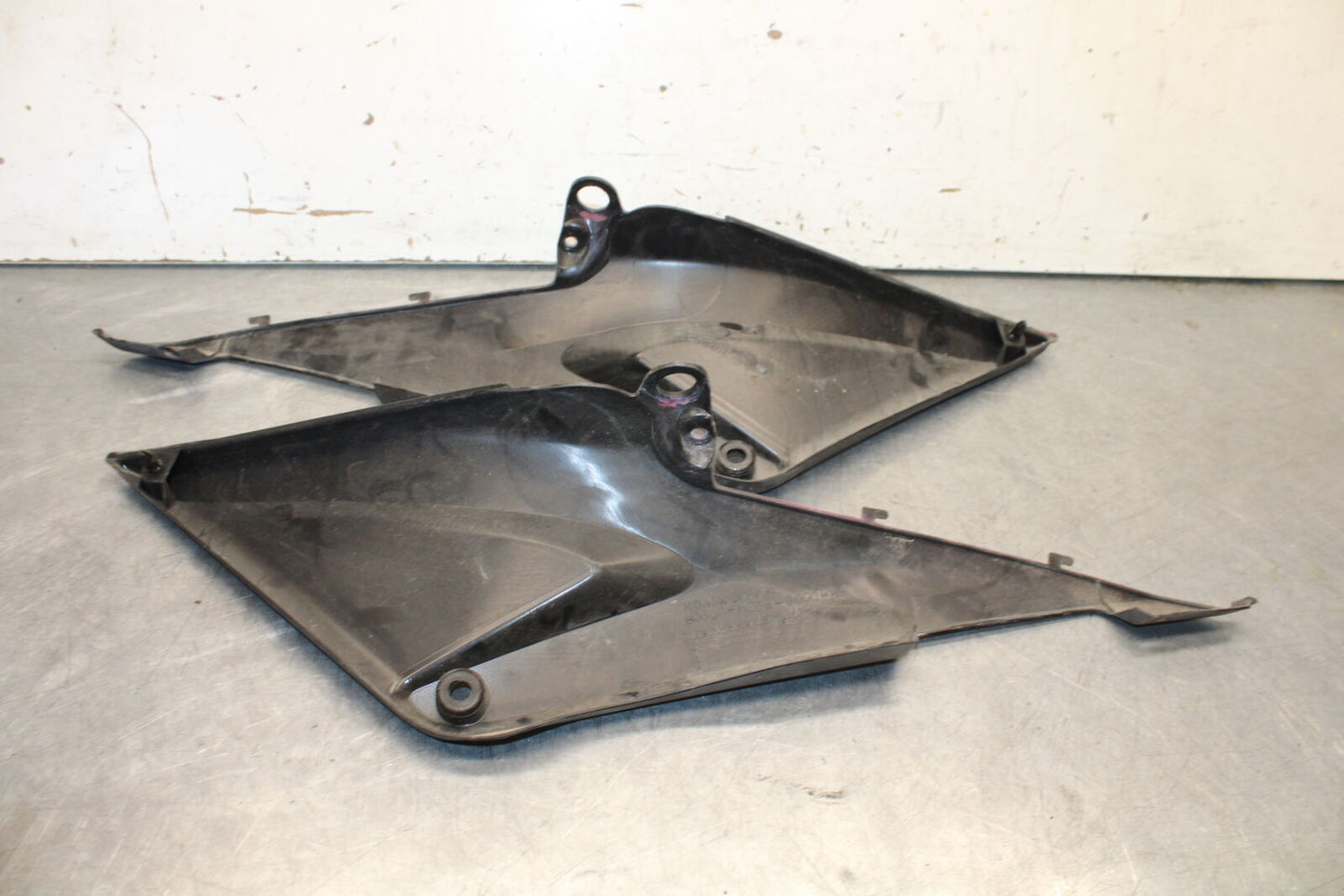 05-06 HONDA CBR600RR RIGHT LEFT FRONT SIDE SEAT PANELS TRIMS COWLS BB655
