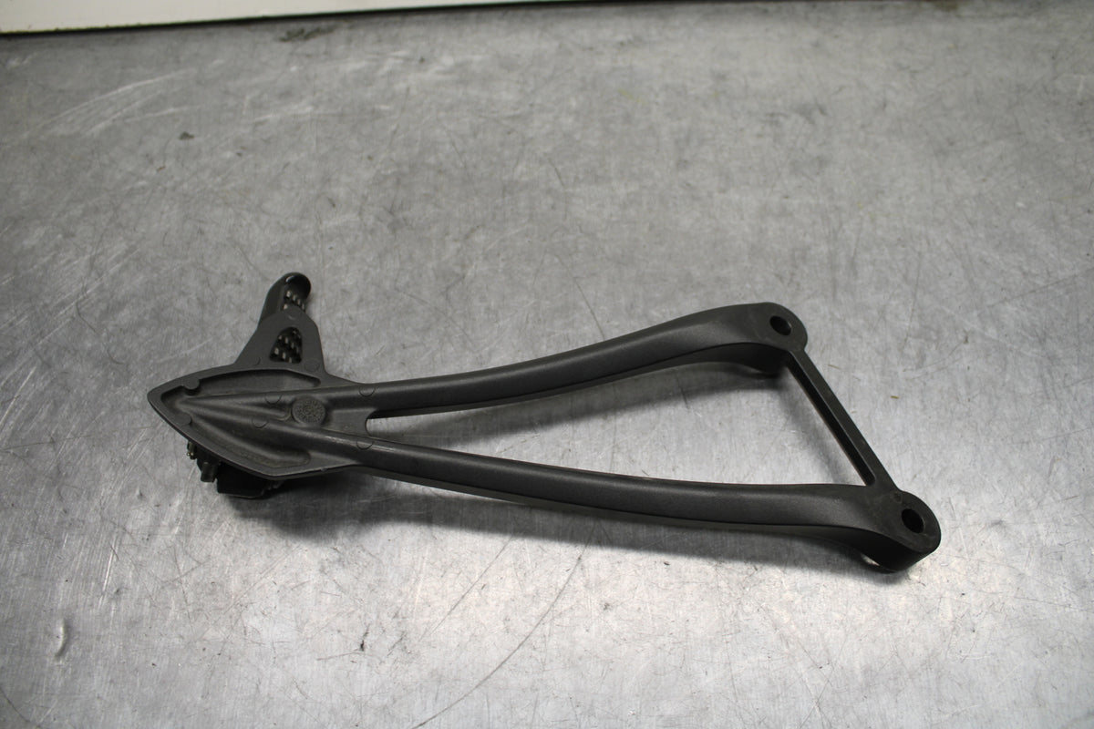 19-23 KAWASAKI NINJA ZX6R LEFT REAR BACK PASSENGER PEG BB749