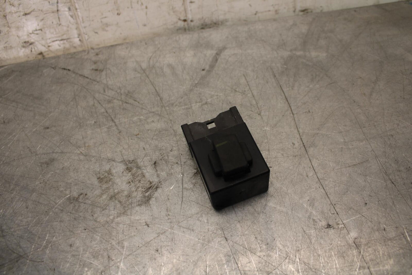 2007 Yamaha YZF R6 RELAY ASSEMBLY FUSE BOX 5VK-81950-40-00 BB522