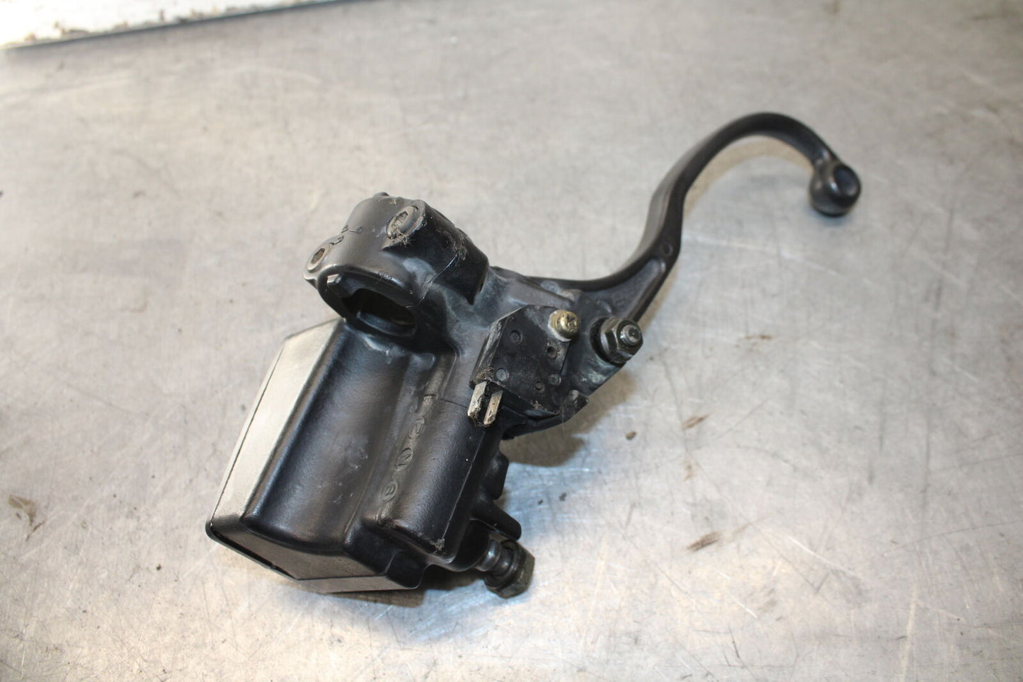01-06 TRIUMPH TIGER 955I FRONT BRAKE MASTER CYLINDER w/ LEVER BB693