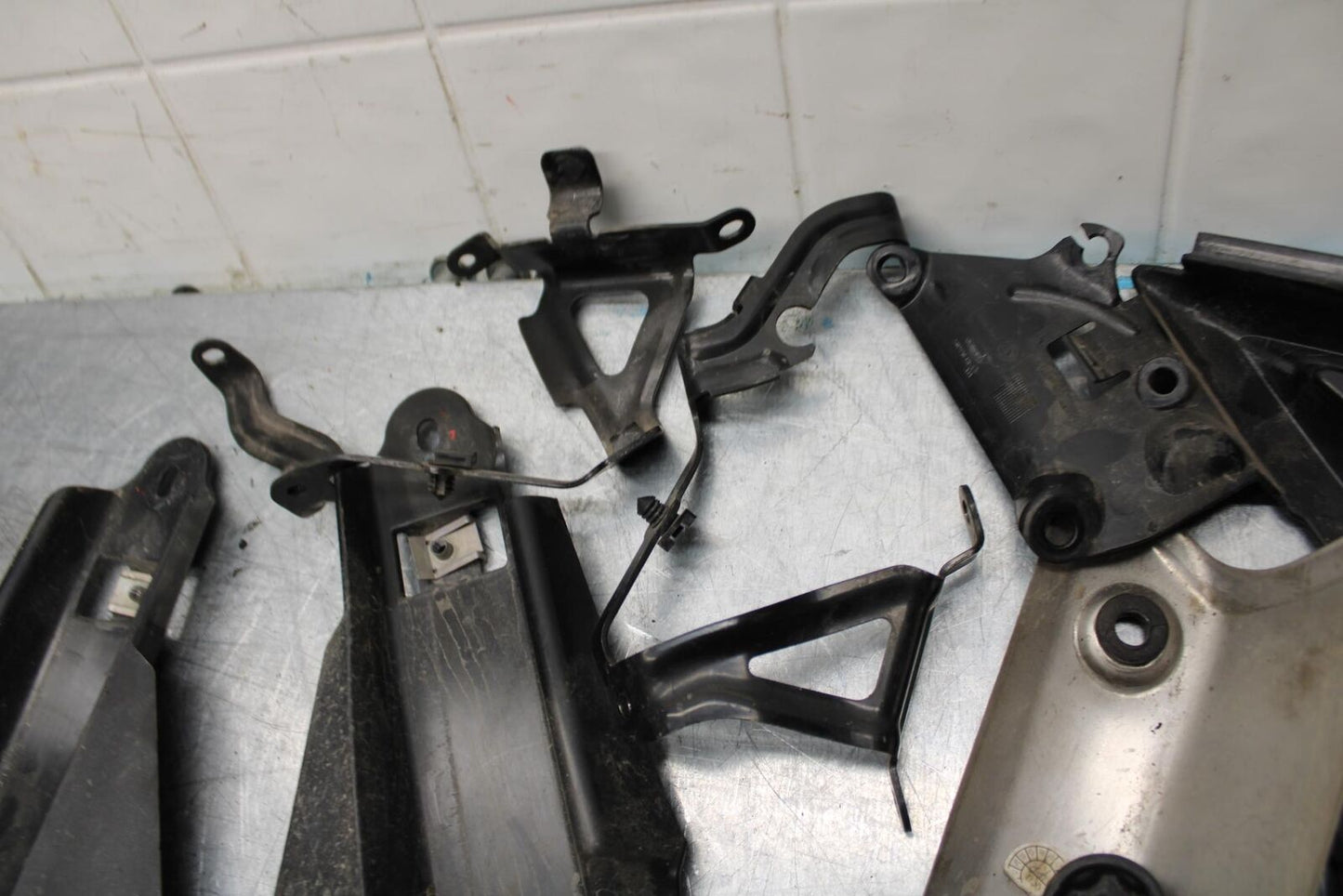 14-15 TRIUMPH STREET TRIPLE R LEFT OVER BRACKET MOUNT BB441