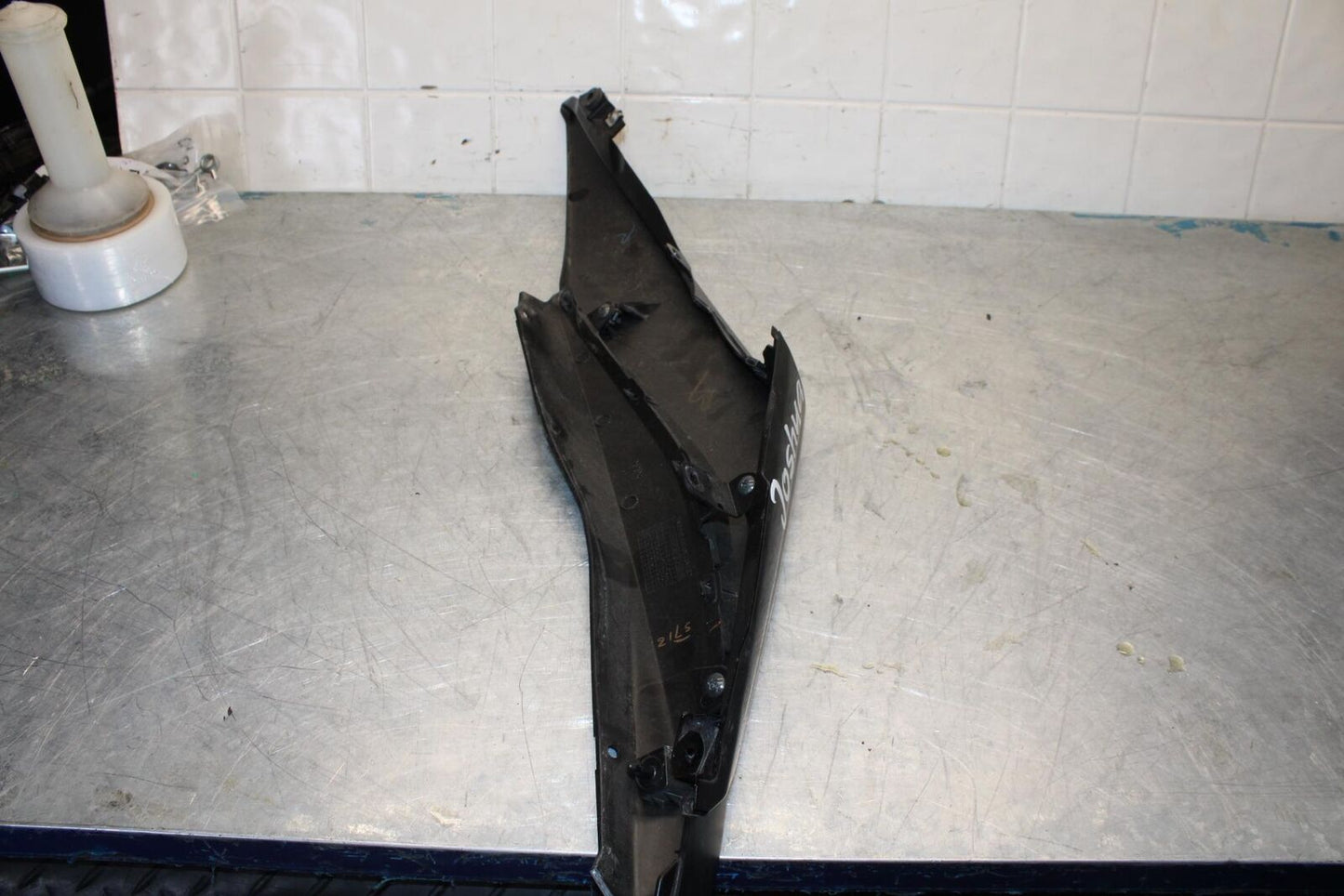 17-18 YAMAHA YZF R3 RIGHT REAR BACK TAIL FAIRING COWL SHROUD BB438