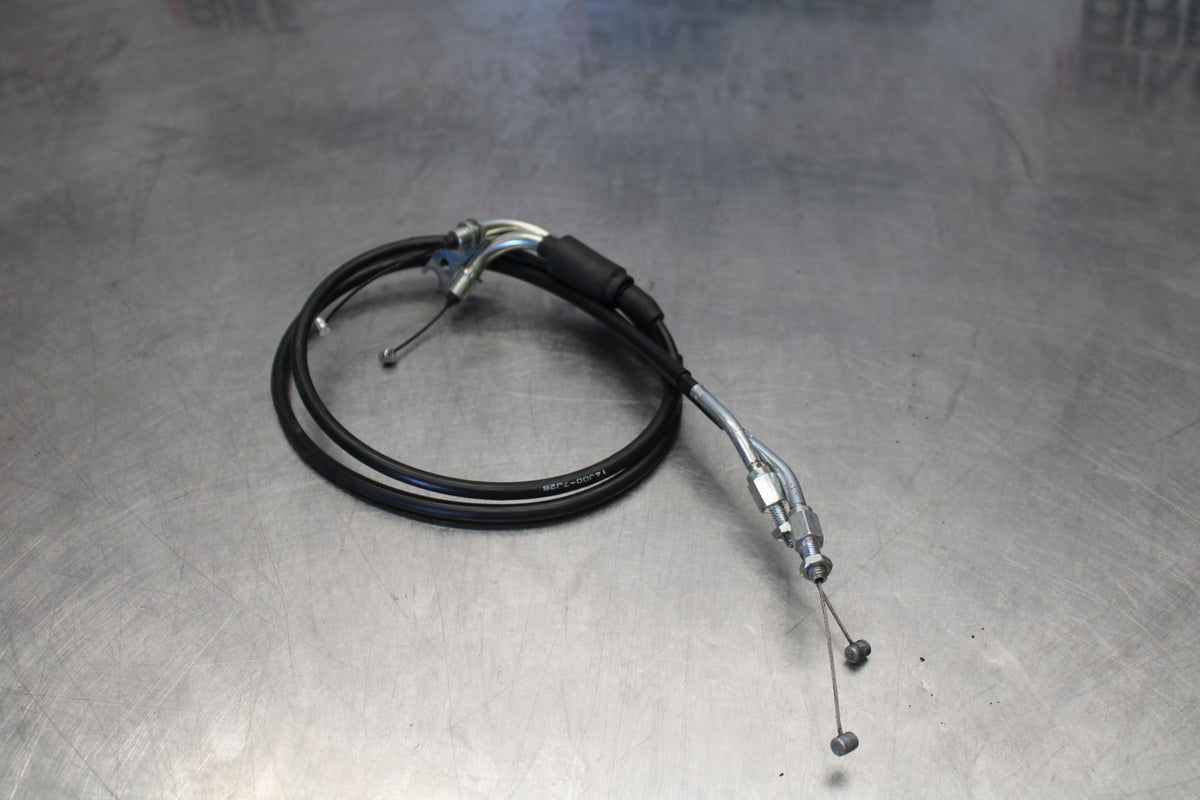 18 SUZUKI GSXR750 THROTTLE CABLES LINES BB891