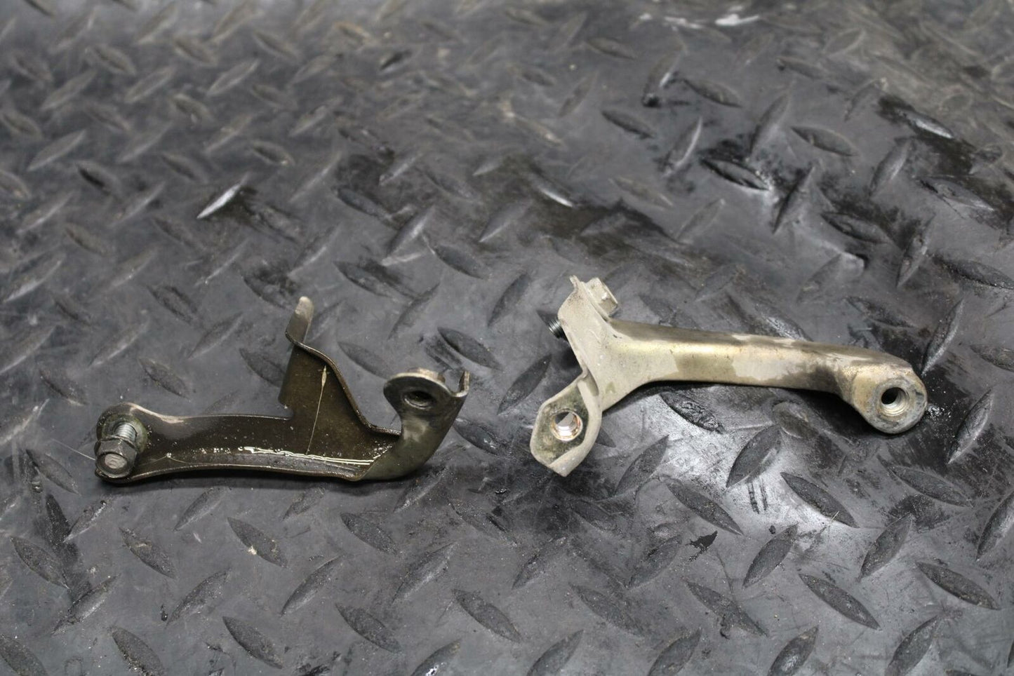 98 HONDA CBR600F3 LOWER FAIRING STAY BRACKET BB201