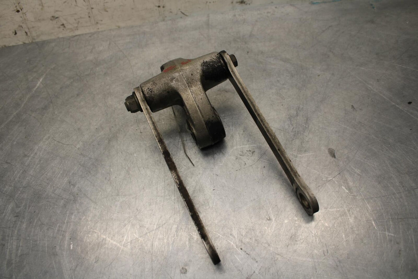 01 SUZUKI GSXR1000 REAR DOGBONE SHOCK LINKAGE LINK 62600-35870 BB06