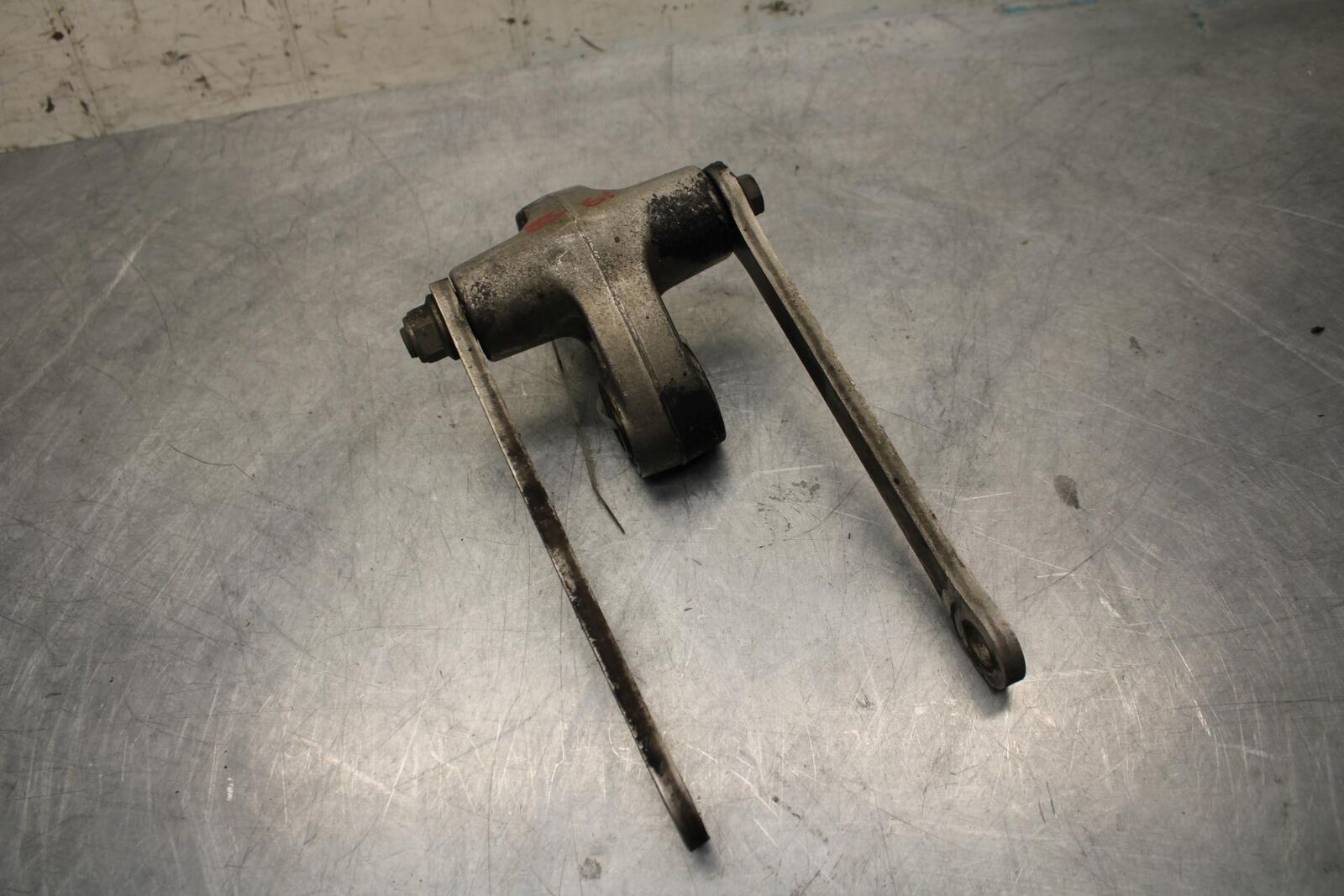 01 SUZUKI GSXR1000 REAR DOGBONE SHOCK LINKAGE LINK 62600-35870 BB06