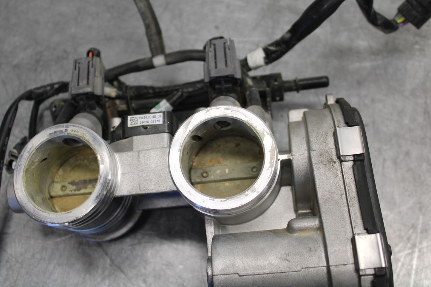 21-24 KTM 890 ADVENTURE R MAIN FUEL INJECTORS / THROTTLE BODIES BB723