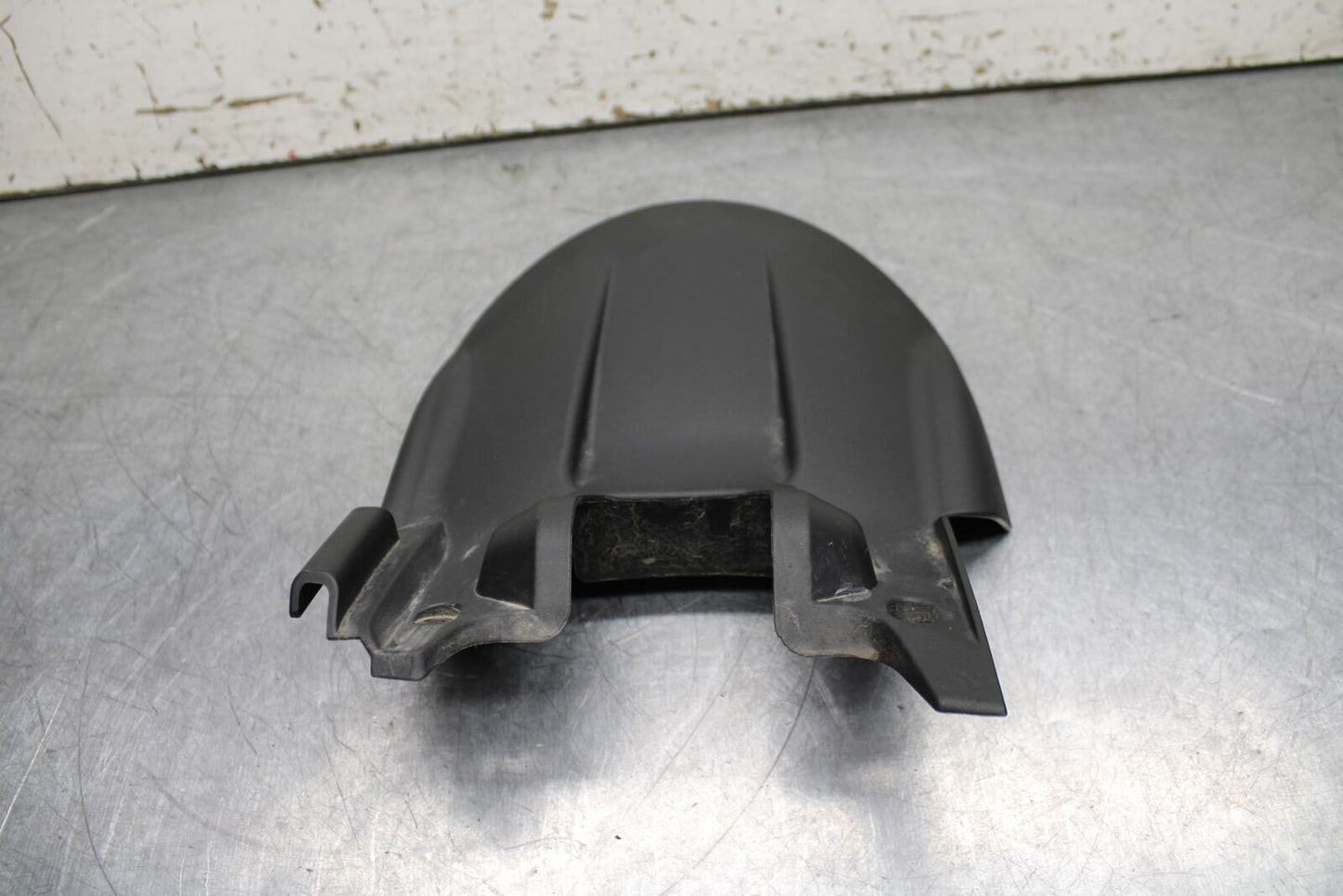 21-24 APRILIA TUONO 660 FACTORY REAR BACK WHEEL TIRE HUGGER FENDER BB733
