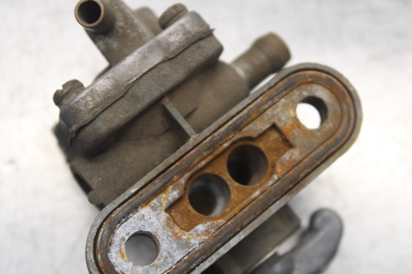 80-83 SUZUKI GS750E FUEL GAS TANK PETCOCK SHUT ON OFF VALVE BB82