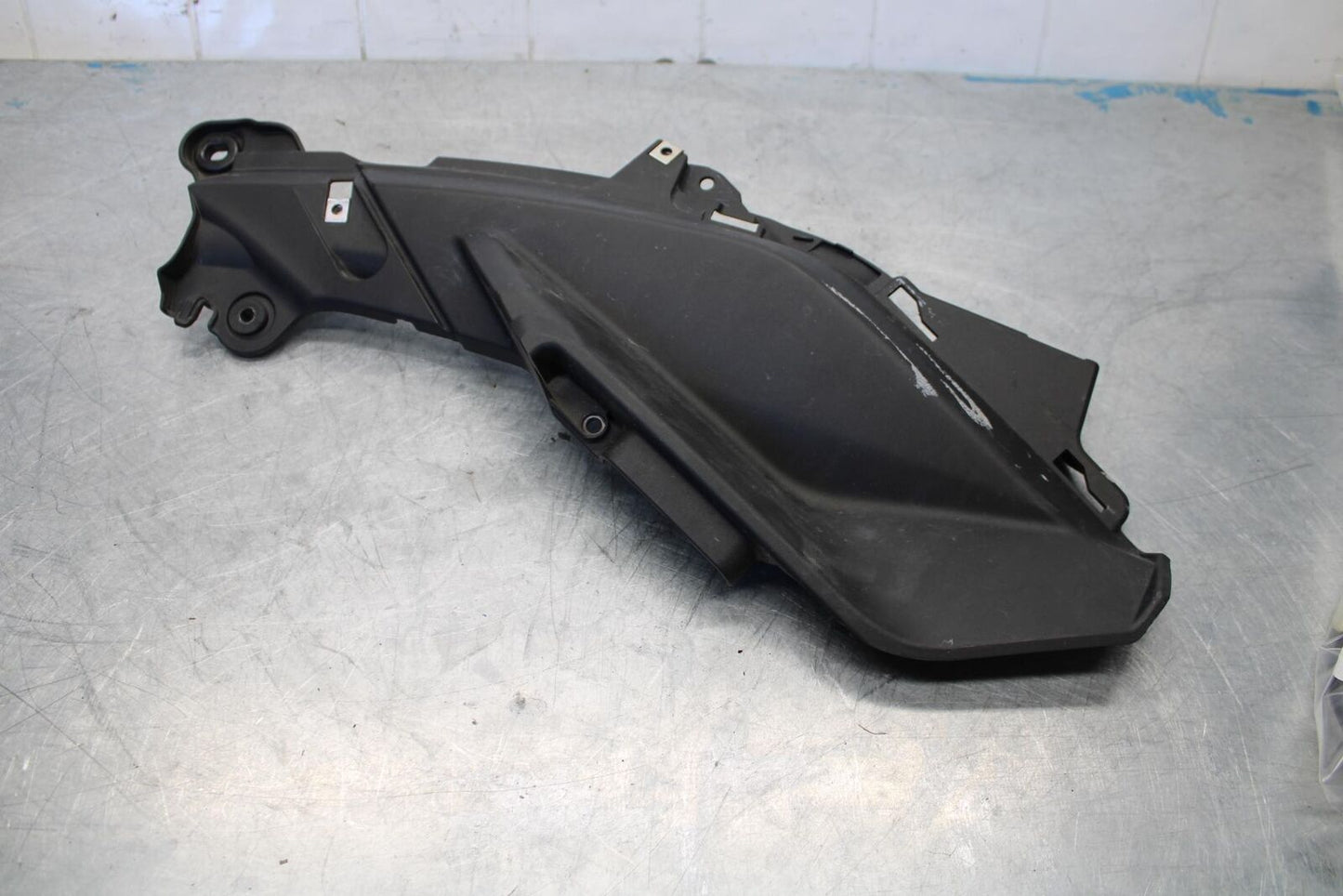 17-18 YAMAHA YZF R3 PLASTIC LEFT INNER FAIRING COWL PANEL TRIM BB438