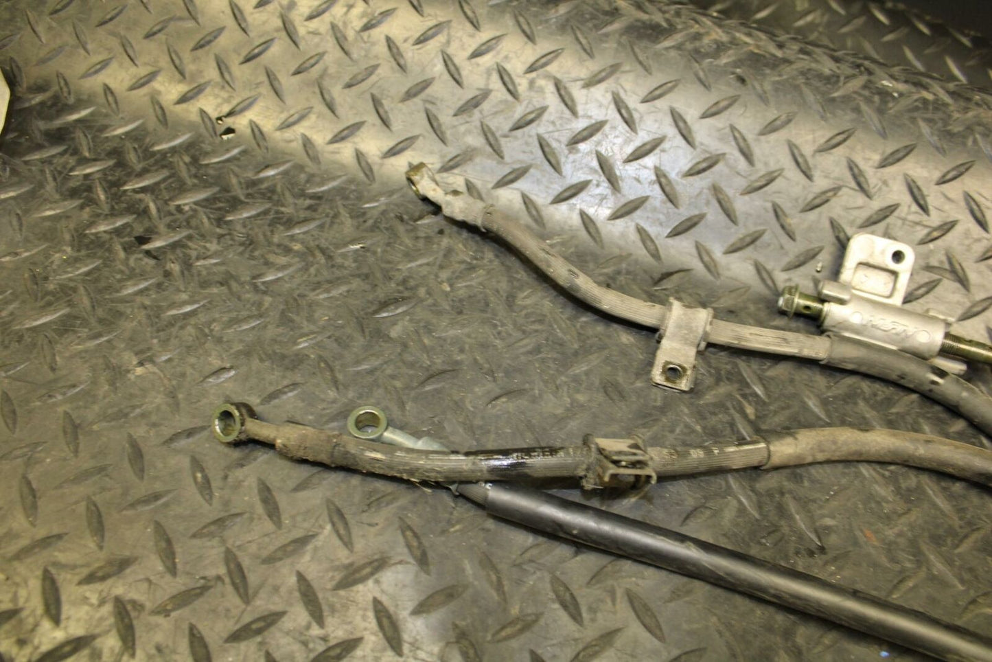 05-06 SUZUKI KATANA 750 GSX750F FRONT BRAKE CALIPER HOSES LINES bb166