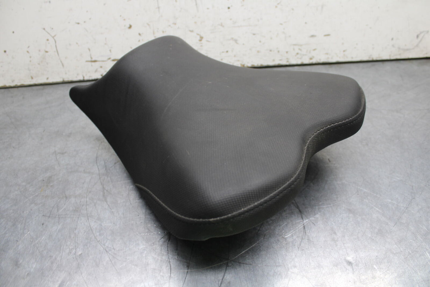 19-22 KAWASAKI Z400 FRONT DRIVERS SEAT PAD SADDLE PILLION BB738