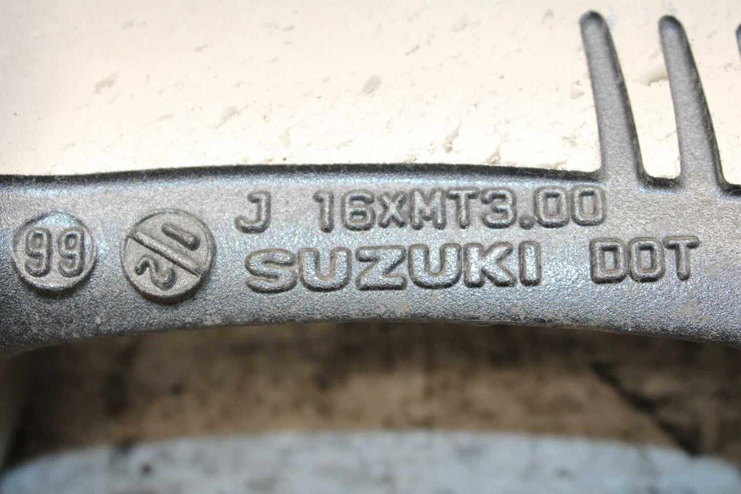 00-04 SUZUKI MARAUDER 800 VZ800 FRONT WHEEL RIM 54111-48E00-12R BB305