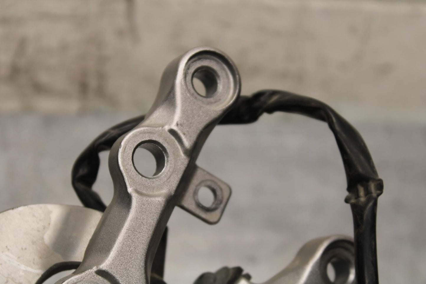 2006 Yamaha YZF R6 RIGHT REARSET REAR SET DRIVER FOOT PEG REST STOP BB560