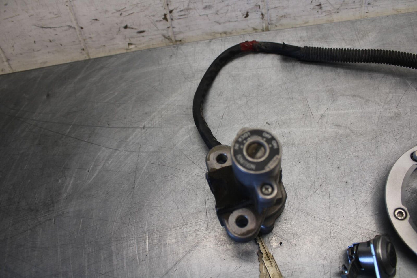 2016 Suzuki Bandit GSF1250SA ABS IGNITION LOCK KEY SET W/ GAS CAP AND SEAT BB509