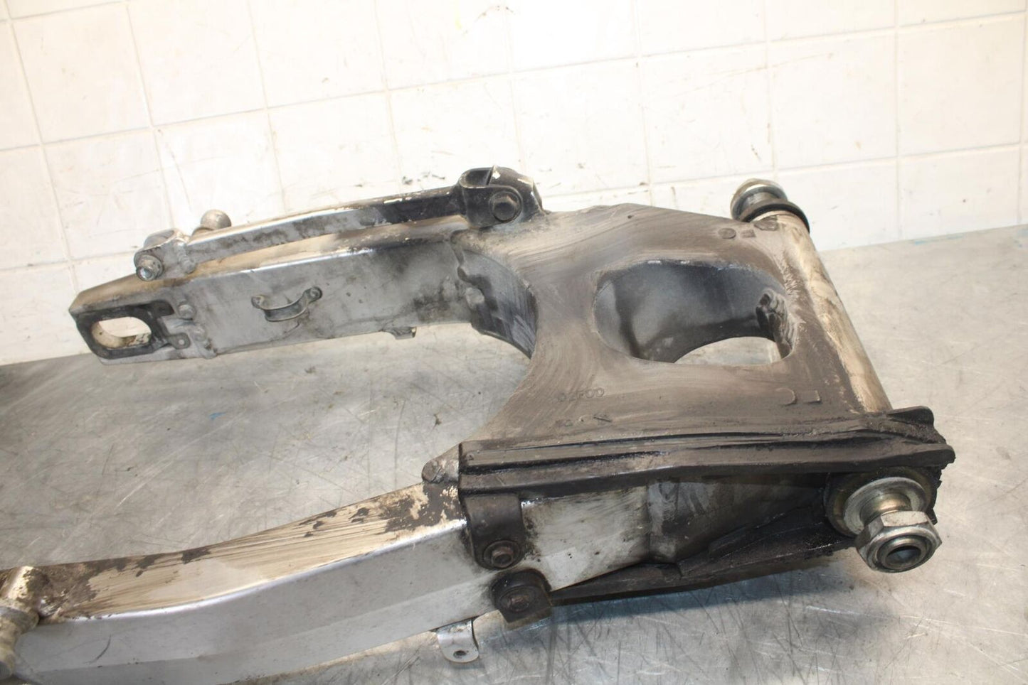 1998 Suzuki TL1000S REAR SWINGARM BACK SUSPENSION SWING ARM BB508