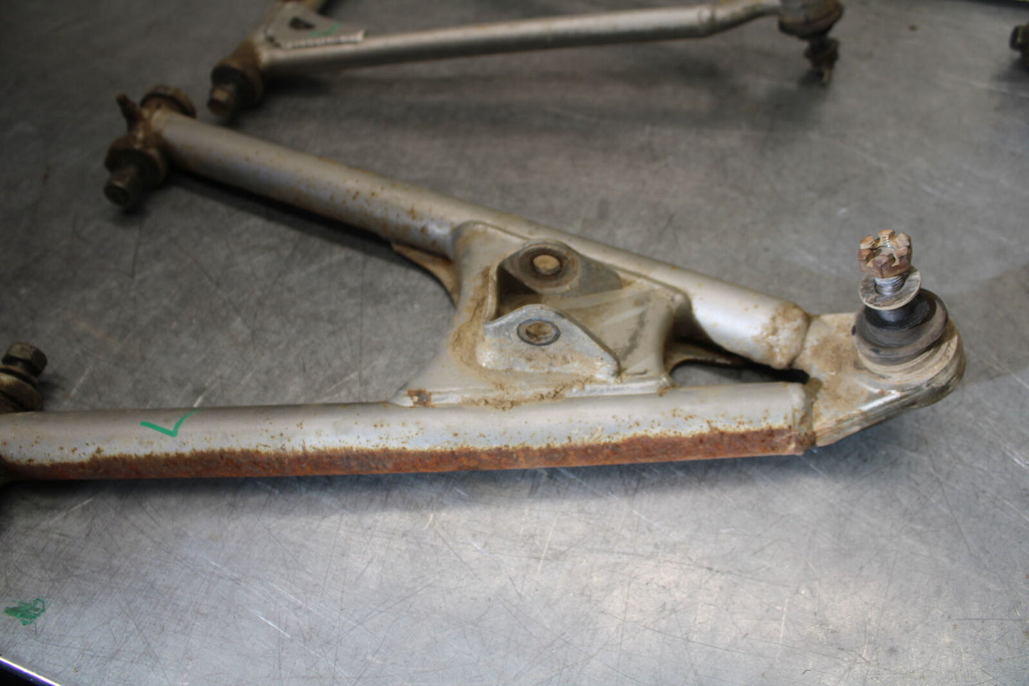 01-05 YAMAHA RAPTOR 660R FRONT LOWER UPPER LEFT CONTROL A ARMS BB695