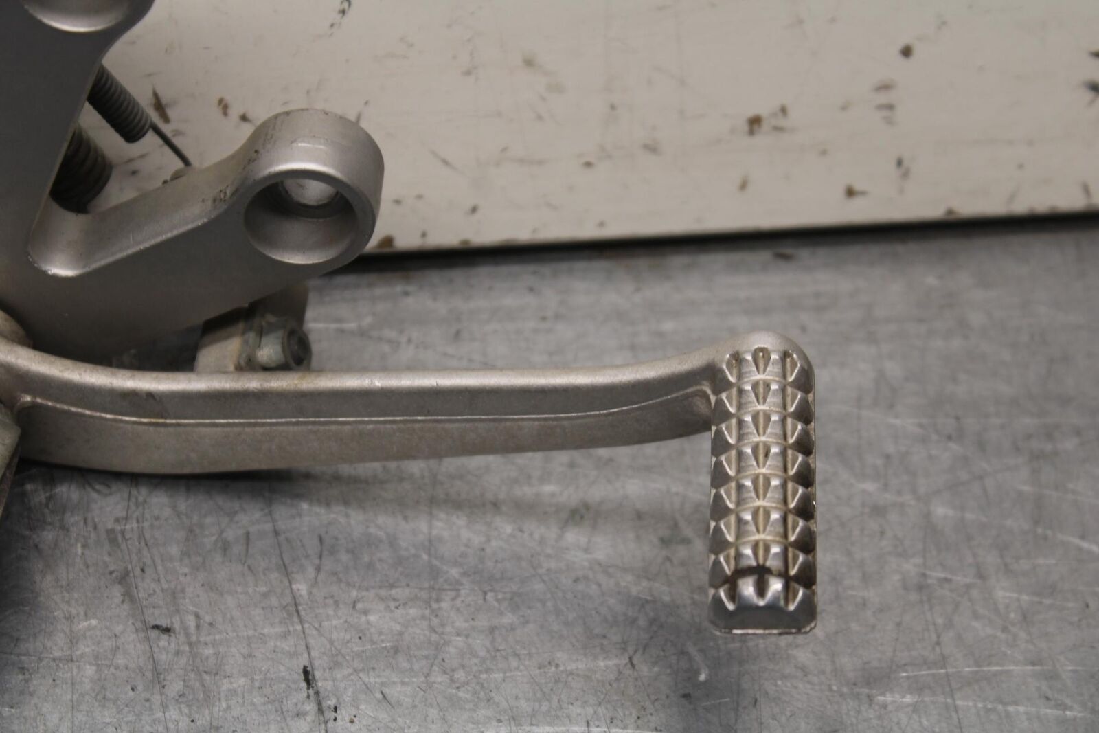 01-03 SUZUKI GSXR600 RIGHT REARSET REAR SET DRIVER FOOT PEG REST STOP BB633