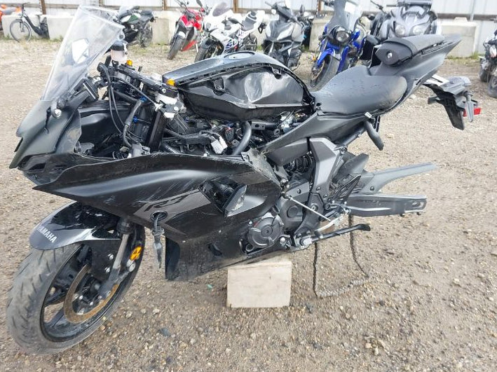 2025 YAMAHA YZFR7 BLK