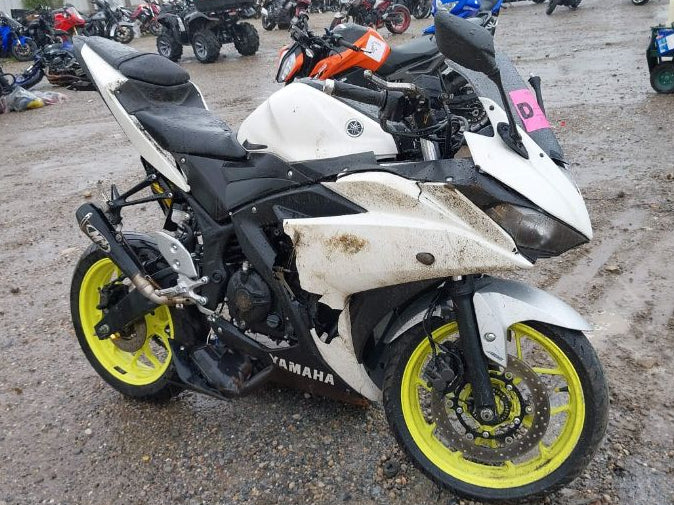 2018 YAMAHA YZFR3 A