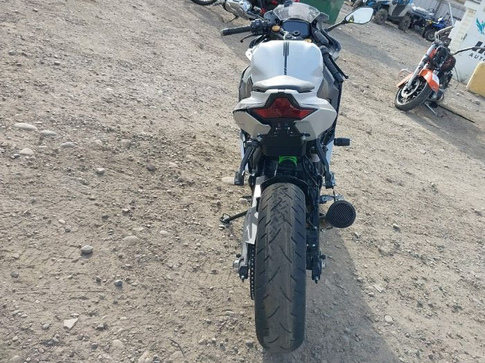 2025 KAWASAKI ZX400 S