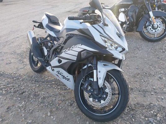 2025 KAWASAKI ZX400 S WHITE