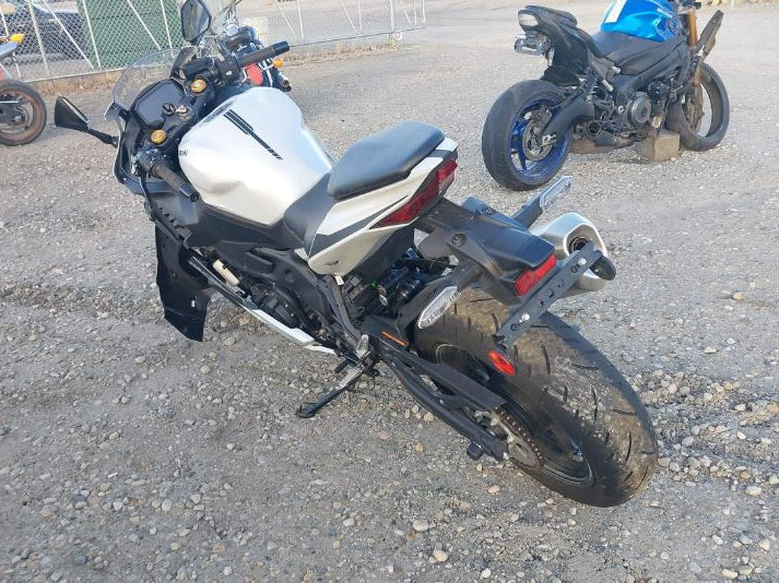 2025 KAWASAKI ZX400 S WHITE