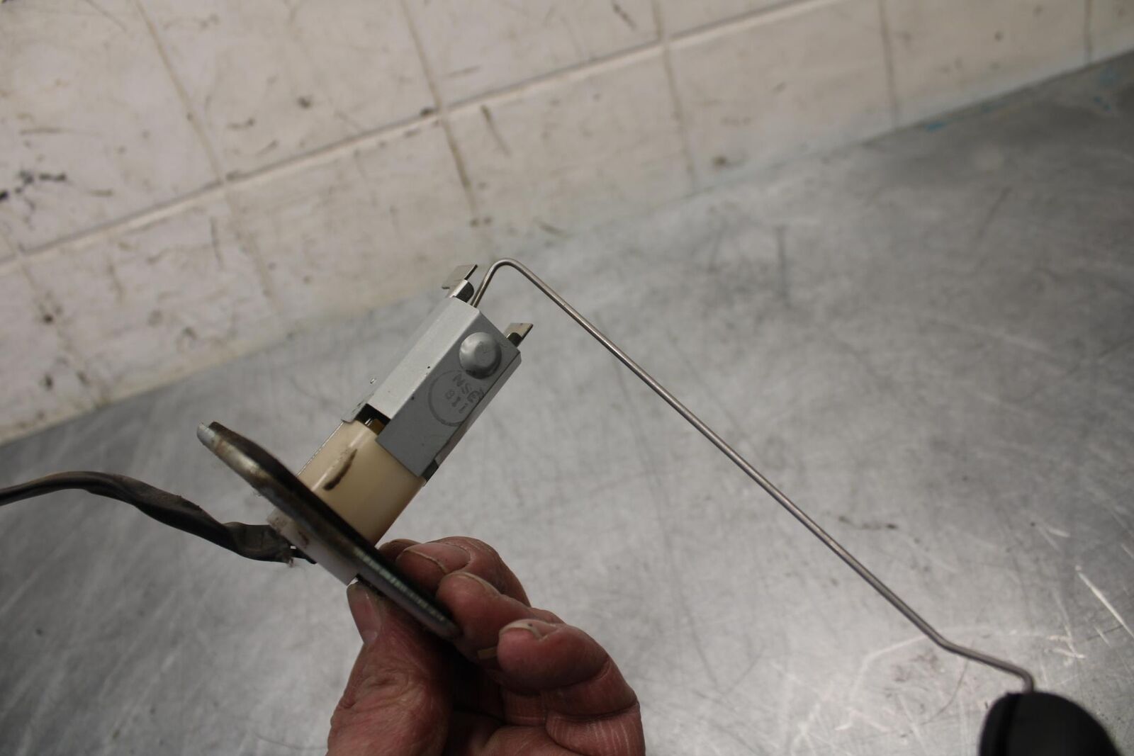 11-14 KAWASAKI VERSYS 650 LE 650C FUEL LEVEL SENDER BB498