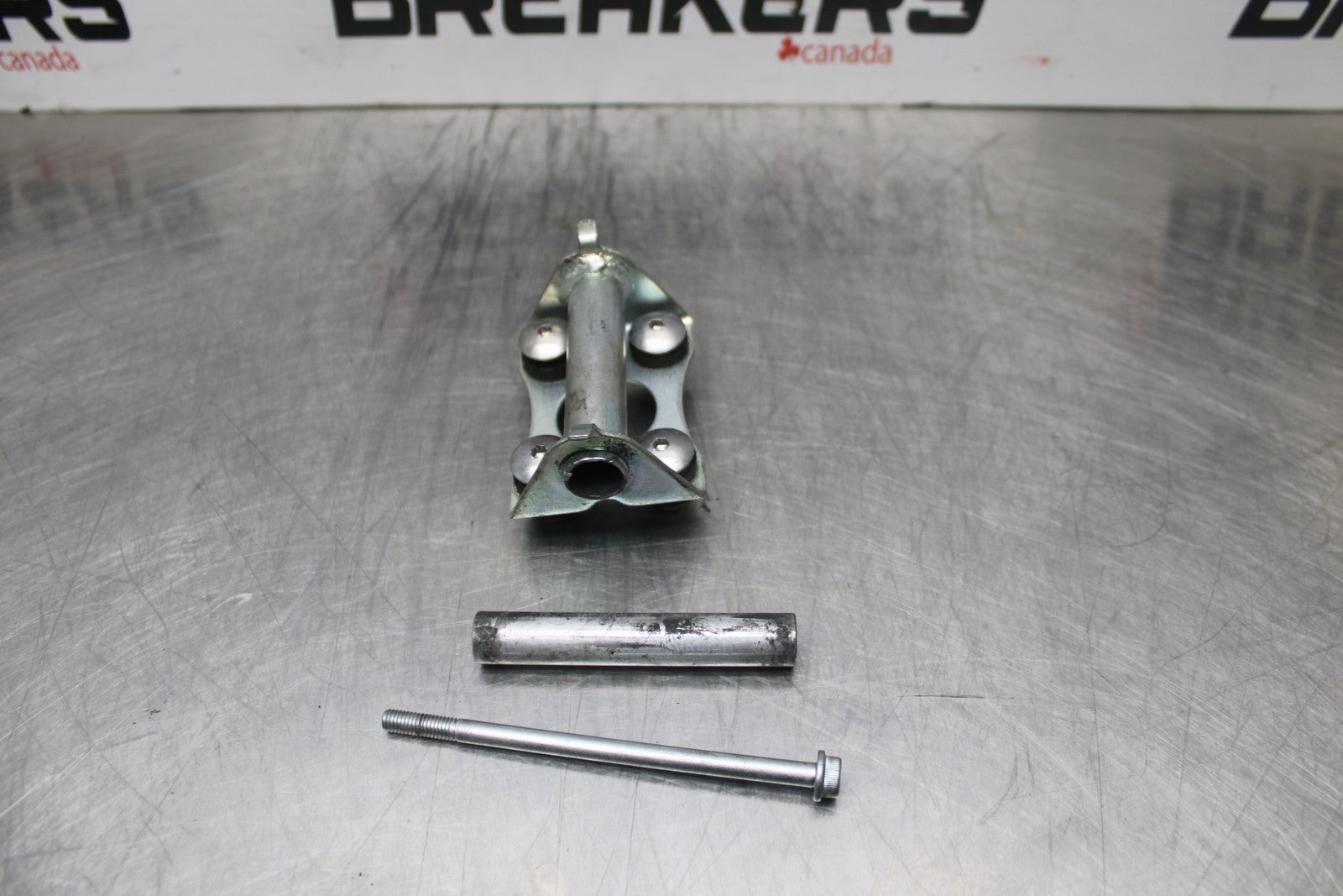 07 SUZUKI GSXR1000 GAS TANK FUEL CELL PETROL RESERVOIR BRACKET MOUNT BB770