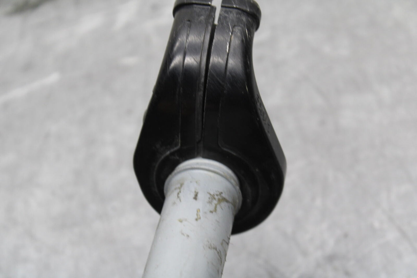 06-07 KAWASAKI NINJA ZX10R THROTTLE CABLE LINE HOUSING GUIDE BB115