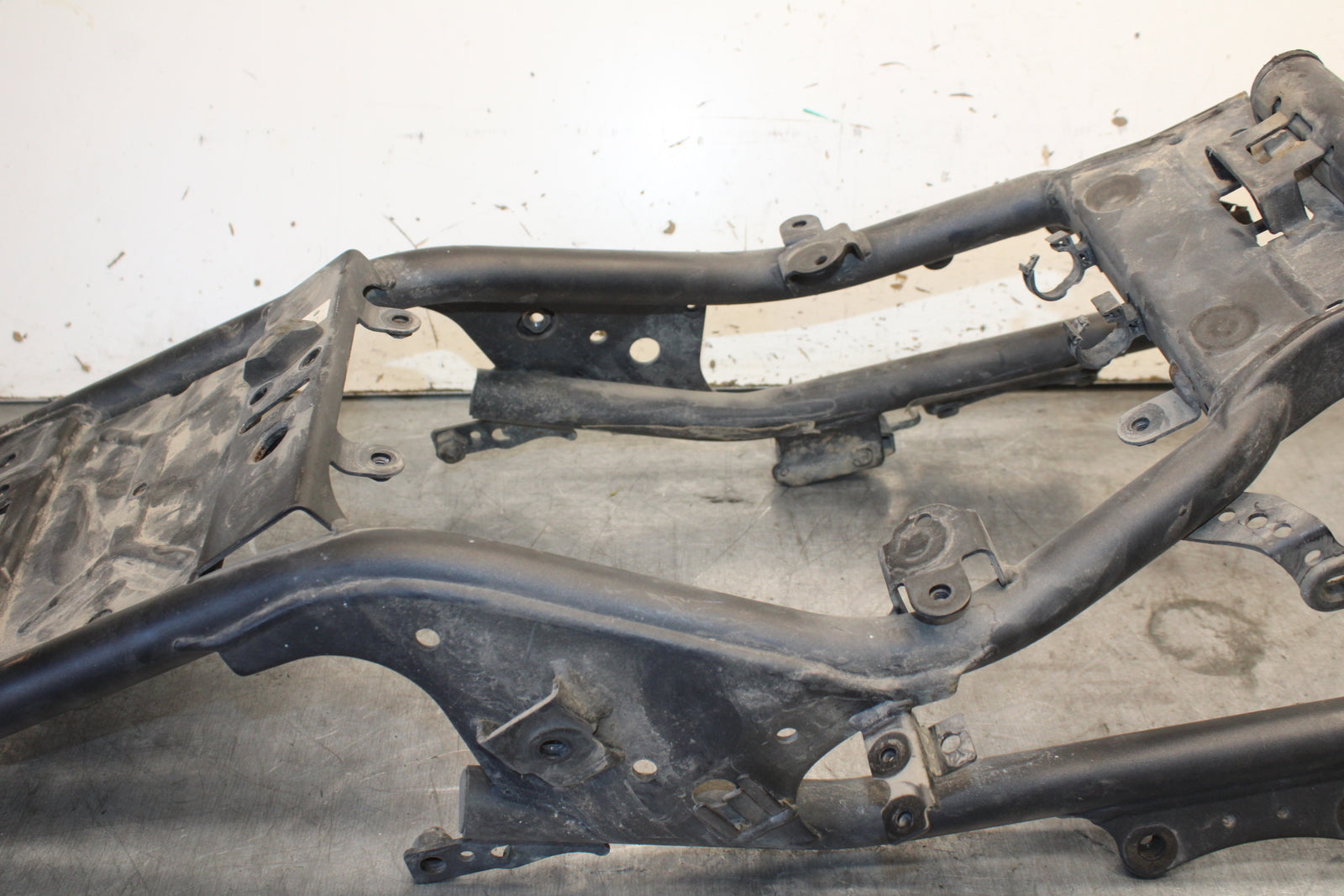 07-09 YAMAHA FZ6 REAR SUBFRAME BACK SUB FRAME 4S8-21190-09-00 BB713