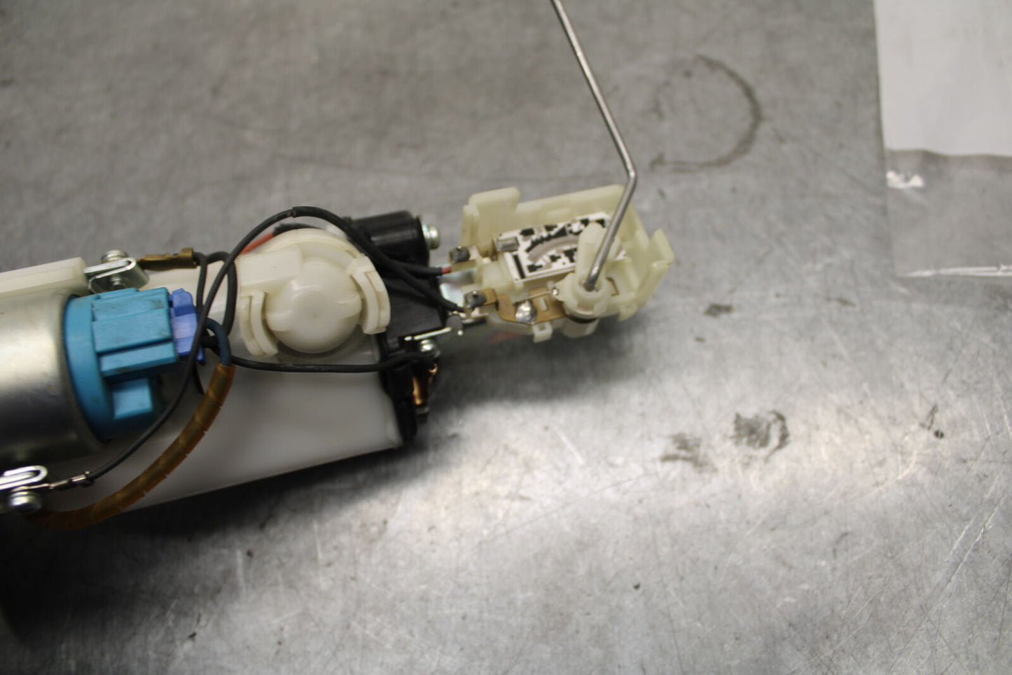 05-06 SUZUKI GSXR1000 FUEL PUMP GAS PETROL SENDER UNIT 15100-41G00 BB677