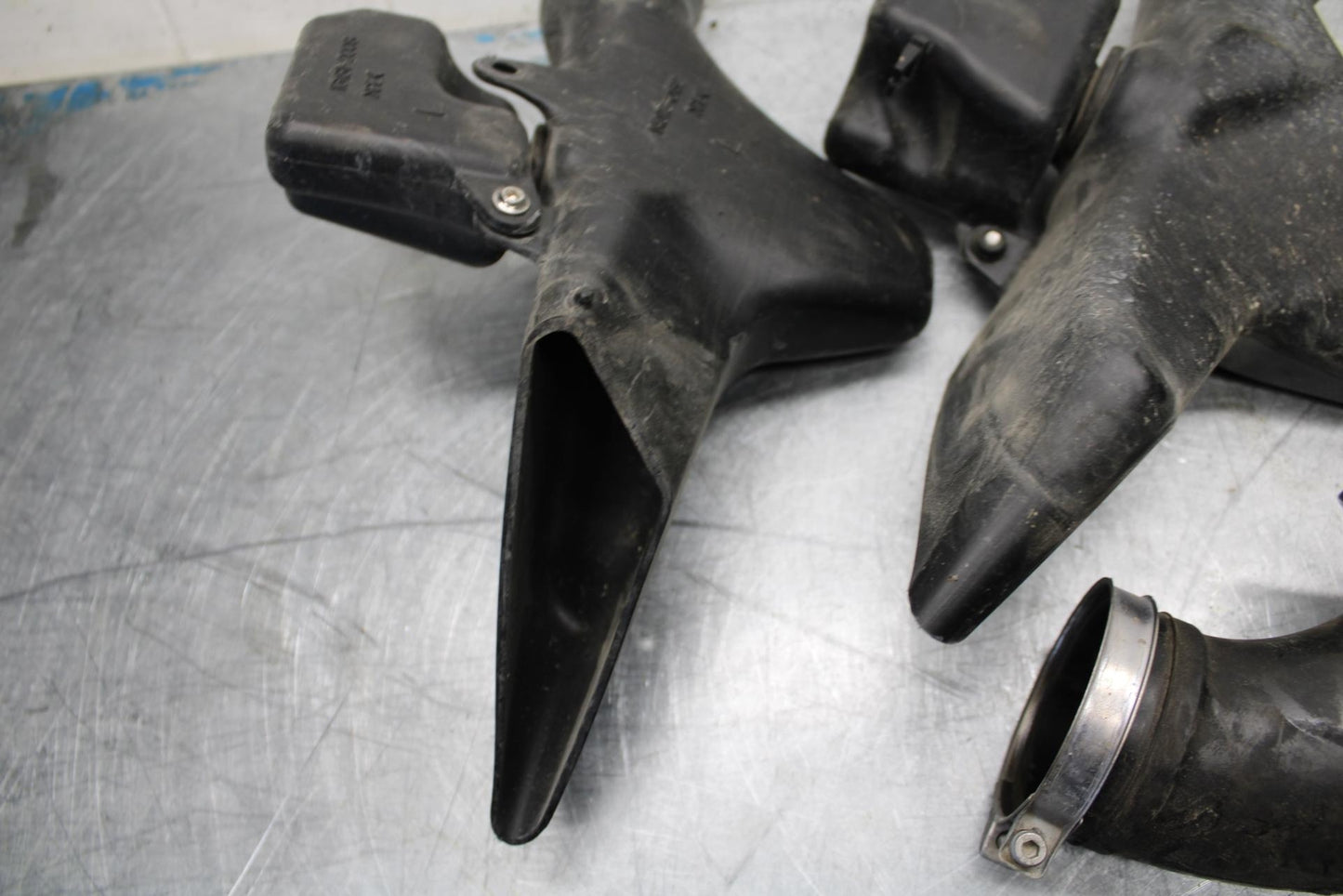 07-08 KAWASAKI CONCOURS 1400 ABS RIGHT LEFT AIR INTAKE DUCTS BB449