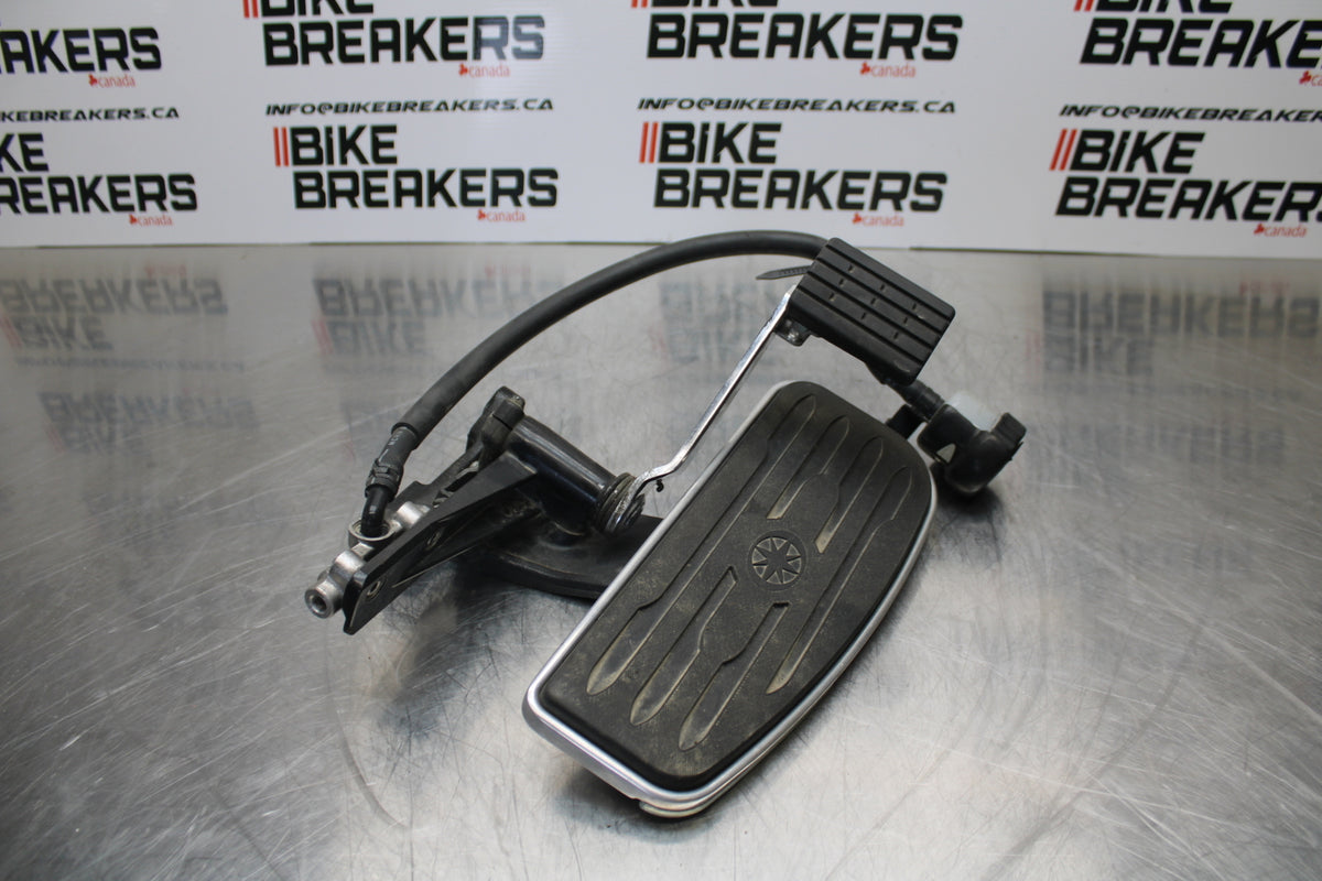 09 YAMAHA ROYAL STAR XVZ1300TF VENTURE RIGHT FRONT FOOT REST PEG STEP BB151