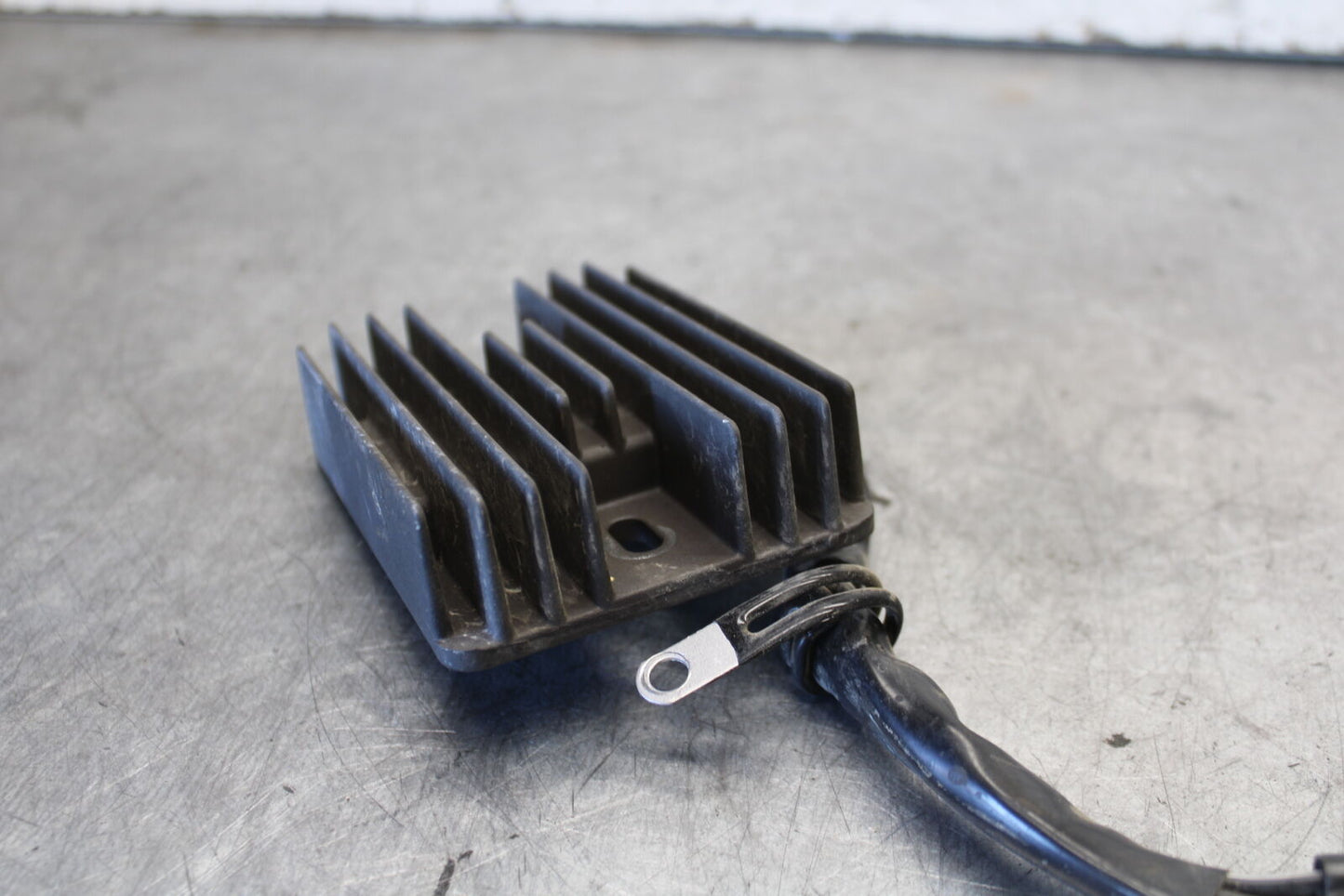 11-24 SUZUKI GSXR750 OEM RECTIFIER VOLTAGE REGULATOR BB687