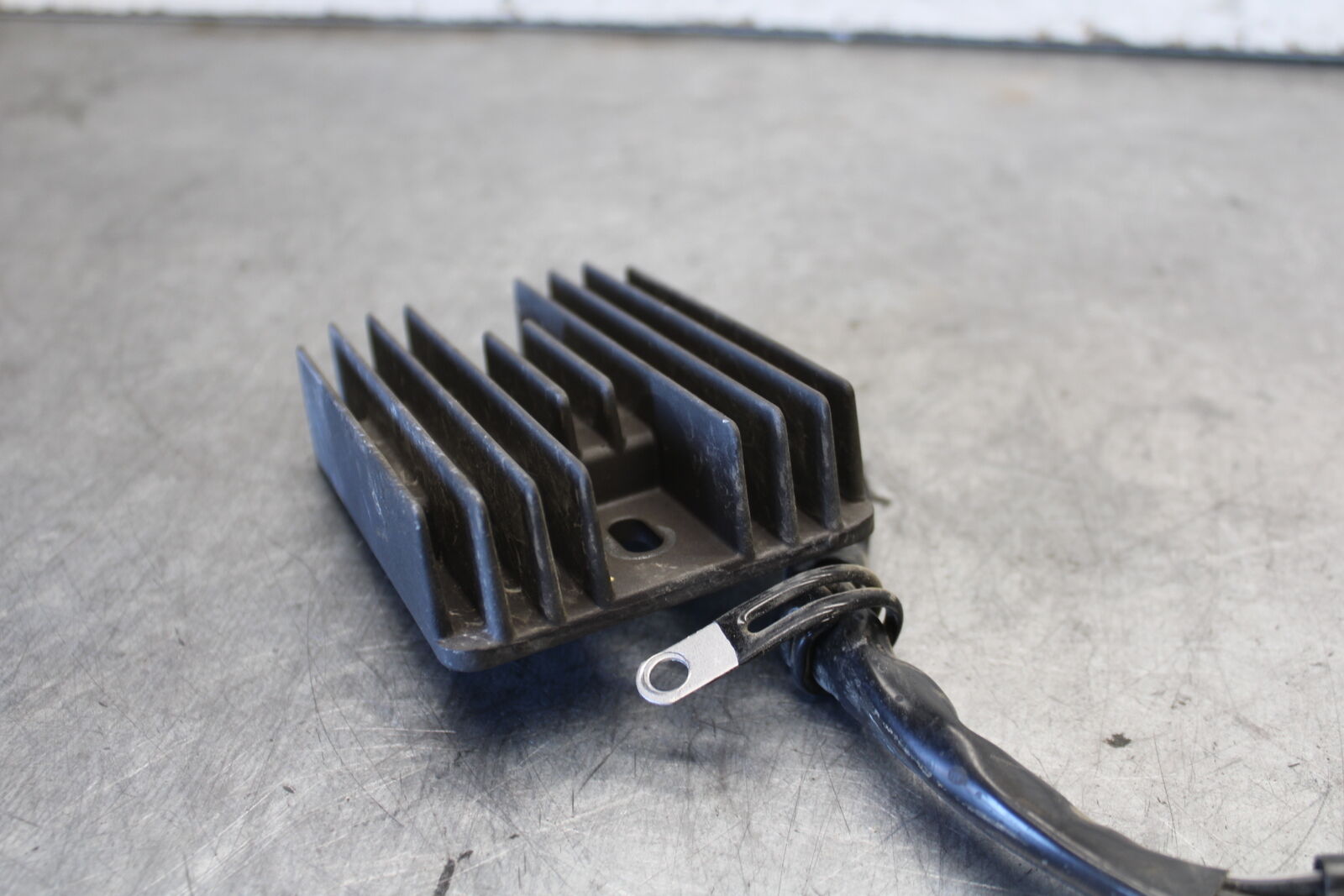 11-24 SUZUKI GSXR750 OEM RECTIFIER VOLTAGE REGULATOR BB687