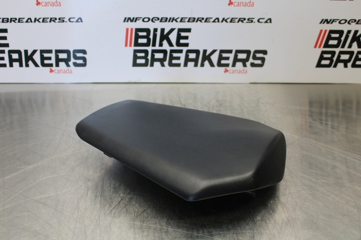 12-16 HONDA CBR1000RR REAR BACK PASSENGER TANDEM SEAT PAD SADDLE PILLION BB157