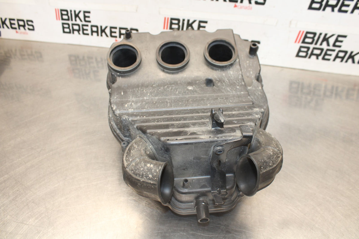 05-08 TRIUMPH SPEED TRIPLE 1050 AIRBOX AIR INTAKE FILTER BOX BB933