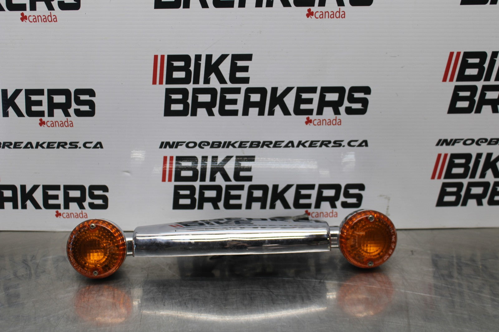 03-08 KAWASAKI VULCAN 1600 REAR BACK TURN SIGNAL BAR MOUNT & LIGHTS BB196