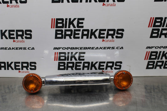 03-08 KAWASAKI VULCAN 1600 REAR BACK TURN SIGNAL BAR MOUNT & LIGHTS BB196