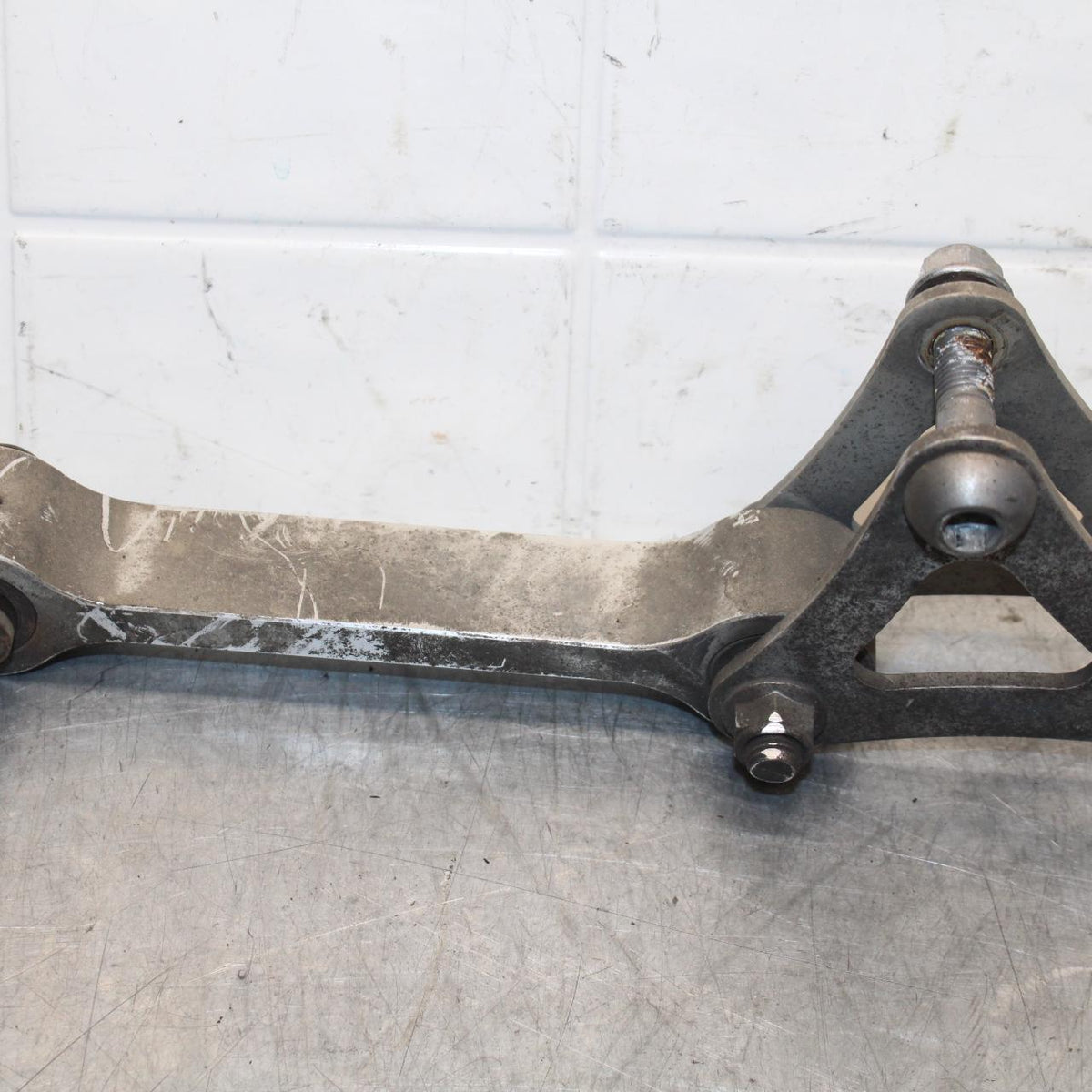 2009 Triumph Daytona 675 REAR DOGBONE SHOCK LINKAGE LINK  BB584