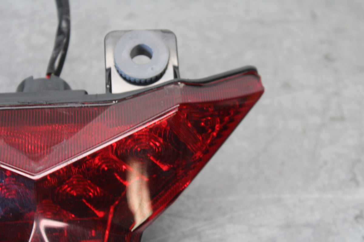 18-23 KAWASAKI NINJA 400 REAR TAIL TAILLIGHT BACK BRAKE LIGHT  BB679