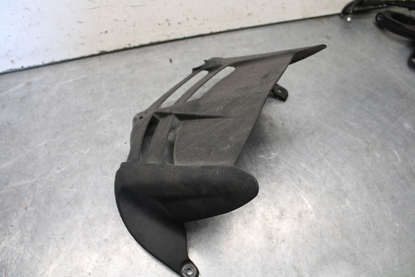 09-12 KAWASAKI NINJA ZX6R ZX600R REAR BACK WHEEL TIRE HUGGER 35023-0171 BB656