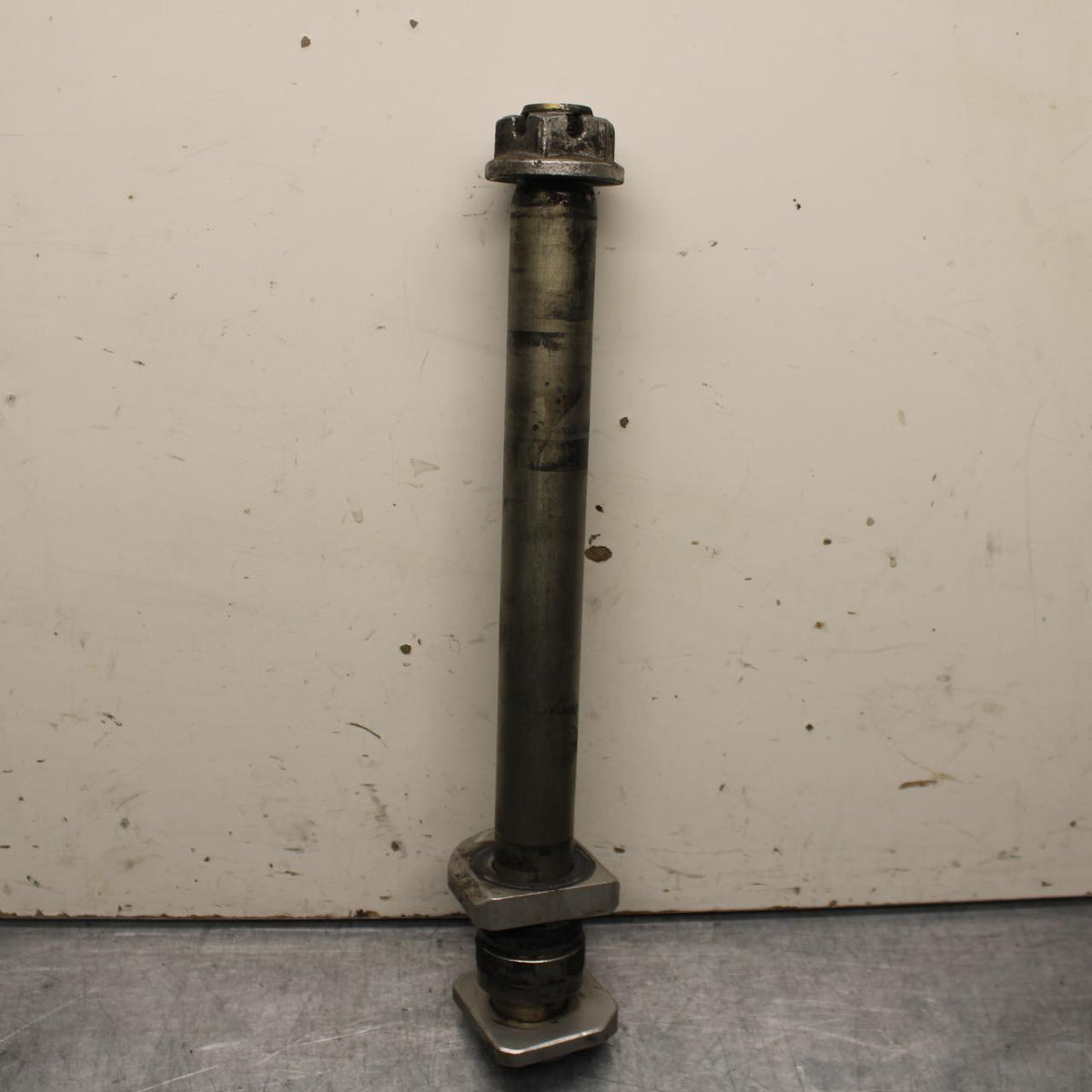 06-07 SUZUKI GSXR 600 REAR AXLE BACK WHEEL RIM PIVOT BOLT AXEL BB104